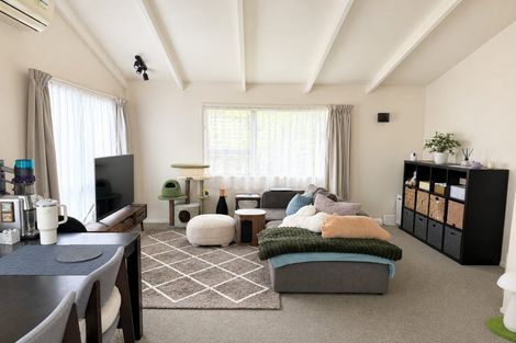 Photo of property in 31 Staincross Street, Green Bay, Auckland, 0604