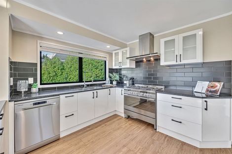 Photo of property in 11 Raphael Place, West Harbour, Auckland, 0618