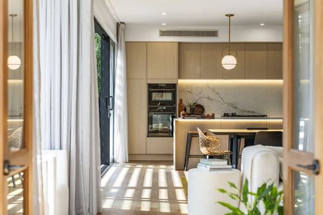 Photo of property in 21 Oscar Road, Greenhithe, Auckland, 0632