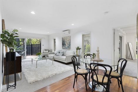 Photo of property in 10 Sanctuary Point, Sunnyhills, Auckland, 2010