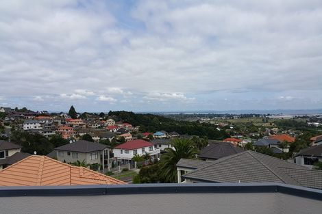 Photo of property in 43 Ribbonwood Crescent, Goodwood Heights, Auckland, 2105