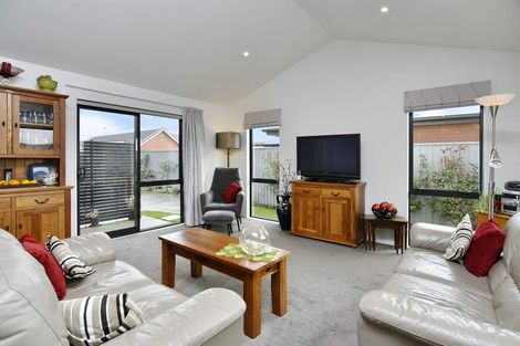 Photo of property in 6 Winterslow Lane, Rangiora, 7400