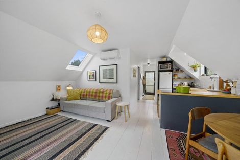 Photo of property in 20 Kellsmere Crescent, Island Bay, Wellington, 6023