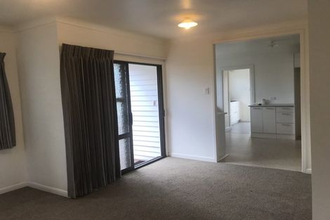 Photo of property in 936 East Coast Road, Northcross, Auckland, 0630