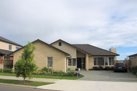 Photo of property in 3 Fernloche Place, Flat Bush, Auckland, 2016