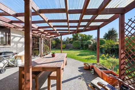 Photo of property in 8 Runanga Grove, Waikanae, 5036