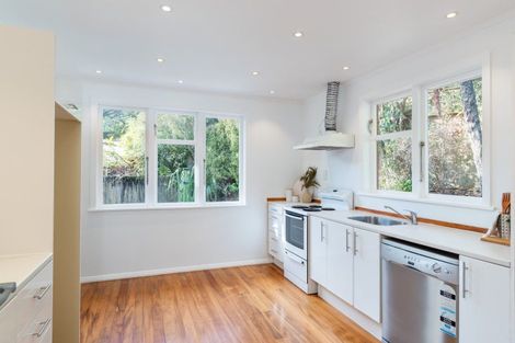 Photo of property in 231 Whites Line East, Waiwhetu, Lower Hutt, 5010