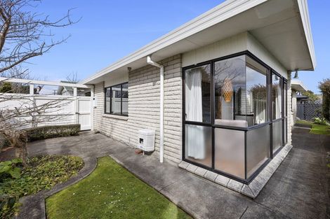 Photo of property in 3 Kura Street, Brooklands, New Plymouth, 4310