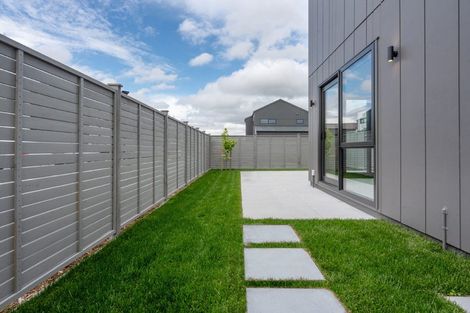Photo of property in 2 Park Green Avenue, Rosehill, Papakura, 2113