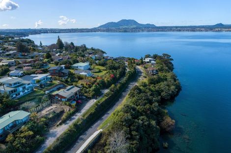 Photo of property in 828 Wily Terrace, Acacia Bay, Taupo, 3330
