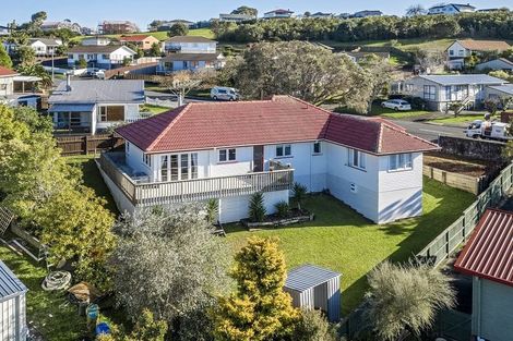 Photo of property in 77 West Harbour Drive, West Harbour, Auckland, 0618