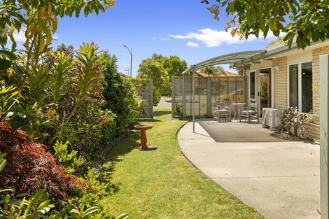 Photo of property in 8 Mcleod Place, Papamoa Beach, Papamoa, 3118