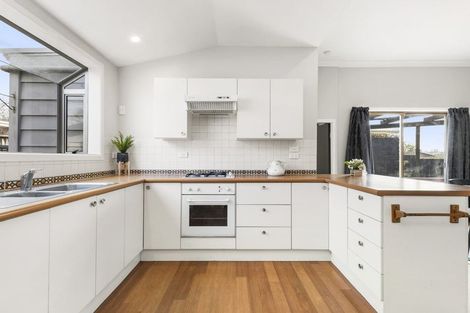 Photo of property in 15 Sillary Street, Hamilton East, Hamilton, 3216