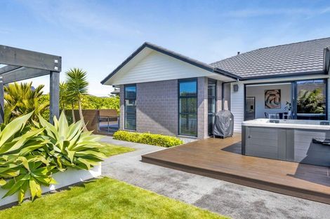 Photo of property in 5 Augusta Grove, Waiwhakaiho, New Plymouth, 4312