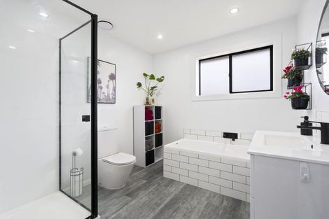 Photo of property in 70 Miramar North Road, Miramar, Wellington, 6022