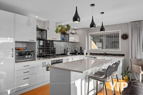 Photo of property in 5 Spitfire Place, Newlands, Wellington, 6037
