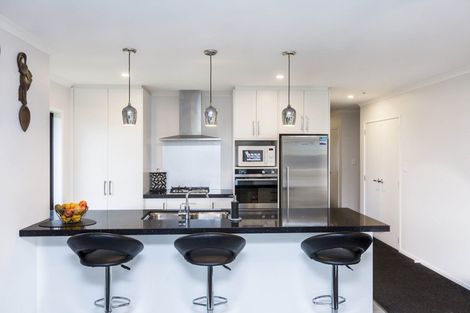 Photo of property in 10 Passchendaele Grove, Trentham, Upper Hutt, 5018