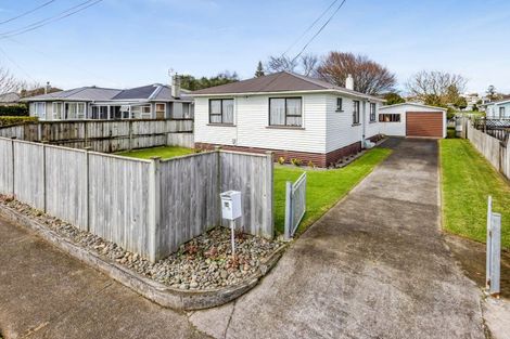 Photo of property in 14 Karaka Street, Merrilands, New Plymouth, 4312