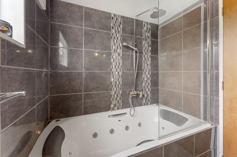 Photo of property in 178 Bridge Street, Bulls, 4818