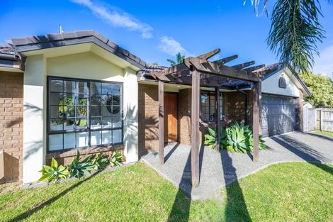 Photo of property in 33 Admirals Court Drive, Greenhithe, Auckland, 0632