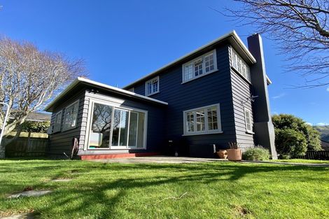 Photo of property in 15 Trelissick Crescent, Ngaio, Wellington, 6035