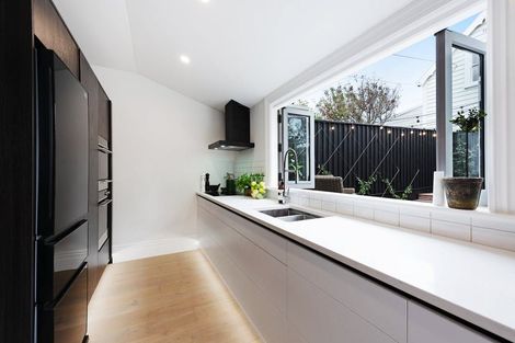 Photo of property in 72 Elizabeth Street, Mount Victoria, Wellington, 6011