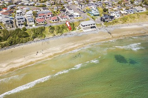 Photo of property in 12 Beach Road, Titahi Bay, Porirua, 5022