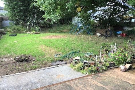 Photo of property in 76 Vodanovich Road, Te Atatu South, Auckland, 0610