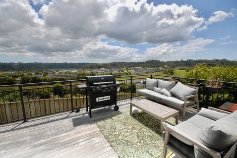 Photo of property in 11 Mauku Lane, Greenhithe, Auckland, 0632