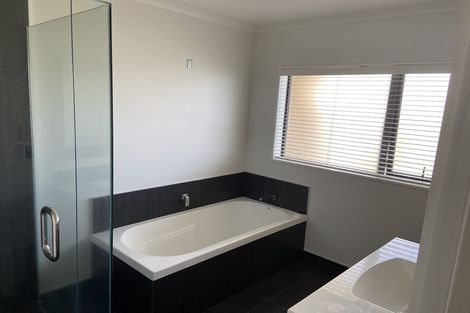 Photo of property in 16 Twin Willow Close, Cambridge, 3434