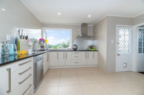 Photo of property in 6 Fairlea Road, Te Atatu South, Auckland, 0610