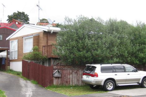 Photo of property in 1/79 Trias Road, Totara Vale, Auckland, 0629