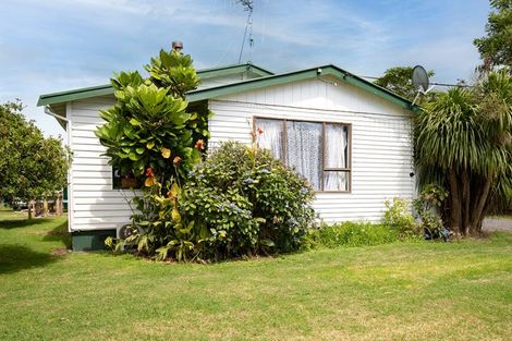 Photo of property in 18 Canal West Road, Waitakaruru, Thames, 3576