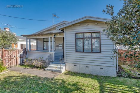 Photo of property in 12 Walmer Road, Point Chevalier, Auckland, 1022
