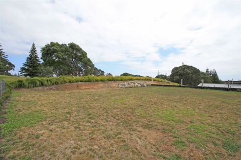 Photo of property in 15 Kotare Drive, Waiwhakaiho, New Plymouth, 4312
