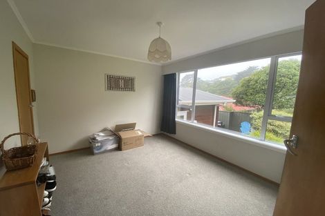 Photo of property in 2 Mayfair Place, Tawa, Wellington, 5028