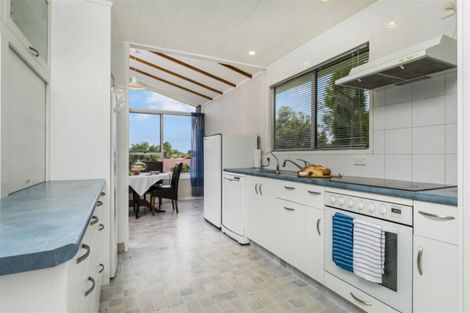 Photo of property in 39 Larissa Avenue, Henderson, Auckland, 0610