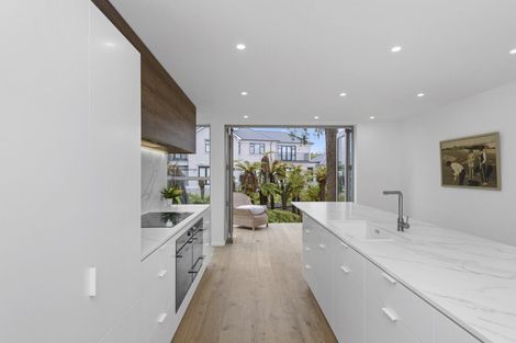 Photo of property in 100 Glandovey Road, Fendalton, Christchurch, 8052