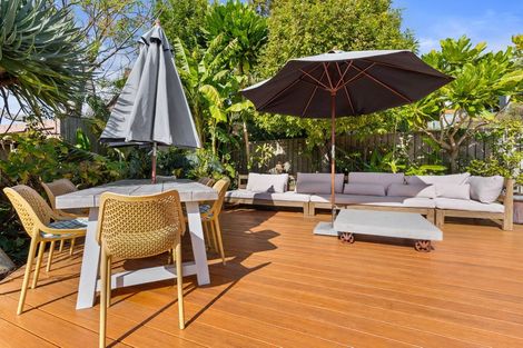 Photo of property in 1/26 Nor'east Drive, Northcross, Auckland, 0632