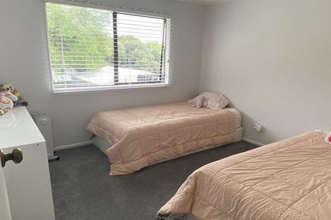 Photo of property in 33 Riversdale Drive, Merrilands, New Plymouth, 4312