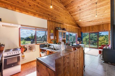 Photo of property in 882 South Head Road, South Head, Helensville, 0874