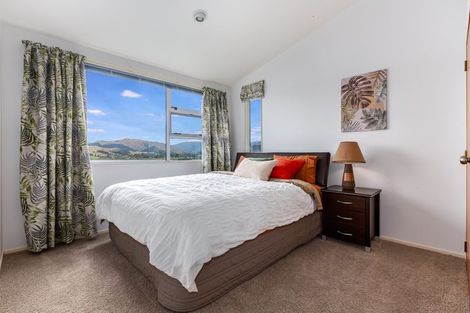 Photo of property in 28 Molyneux Close, Whitby, Porirua, 5024