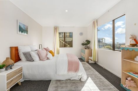 Photo of property in 21 Landsdowne Terrace, Karori, Wellington, 6012