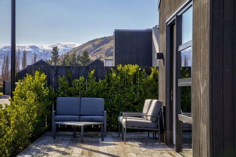 Photo of property in 33 Alps View Place, Lake Hayes, Queenstown, 9304