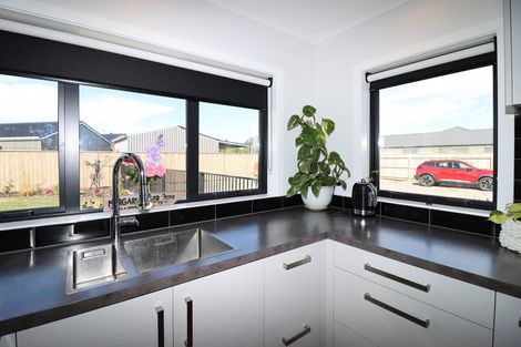 Photo of property in 13 Madison Street, Carterton, 5713