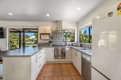 Photo of property in 106 Kowhai Avenue, Matarangi, Whitianga, 3592