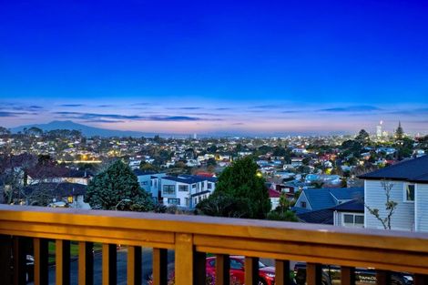 Photo of property in 15 Tableau Place, Totara Vale, Auckland, 0629