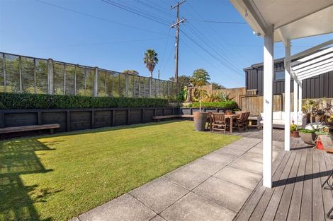Photo of property in 2/17 Sudan Avenue, Milford, Auckland, 0620