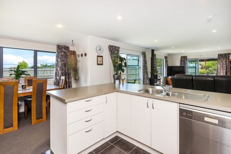 Photo of property in 28 Montgomery Crescent, Kinloch, Taupo, 3377