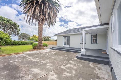 Photo of property in 12 Domain Road, Otaki, 5512